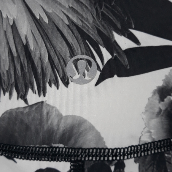 Lululemon Aria Tank ll - Picture 6 of 10